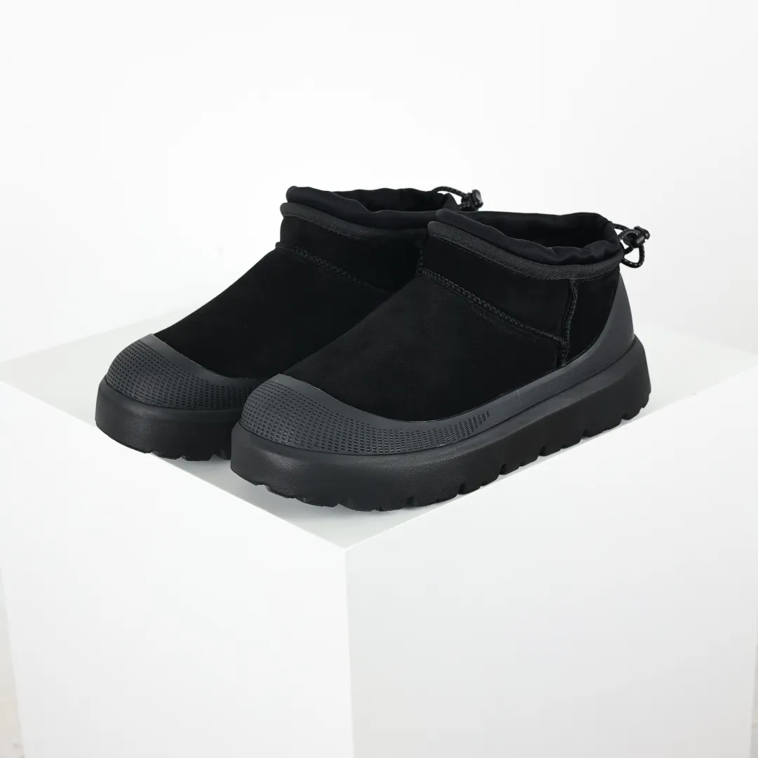 Copy price 💰700 Core recommendation Good price It is a very suitable choice for home furnishings. In recent years, uug has launched a series of styles, which are partial to the preferences of young consumers and have also moved to the forefront of fashion trends. Shoe material: water-repellent coated suede upper, 17mm UGGPURE™ implantable wool insole, lightweight non-slip and comfortable rubber outsole, with brand LOGO and trademark. Comes with a full set of packaging. Size: 35 36 37 38 39 40 41 42 43 44 45